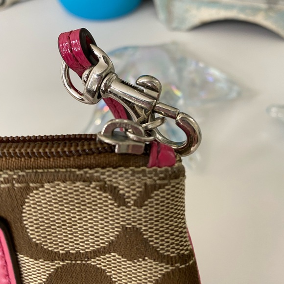 Coach Poppy pink and signature wristlet - Picture 3 of 9